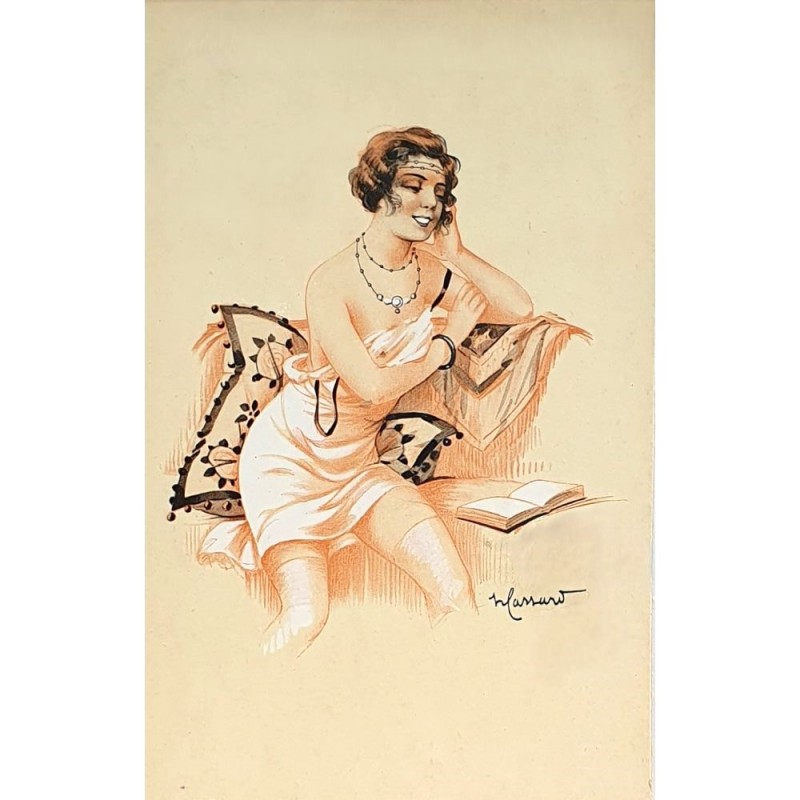 Carte postale Massart années folles "Femme en déshabillé avec livre"