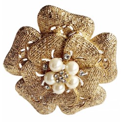 Broche florale dorée avec perles