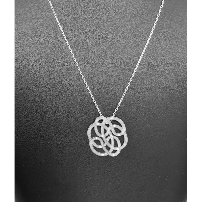 Collier argenté avec pendentif rosace entrelacé – Brin d’Amour