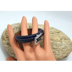 Bracelet en cuir triple tours avec boucle en métal rectangulaire